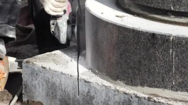 Mason değirmeni granit testere. 4k.