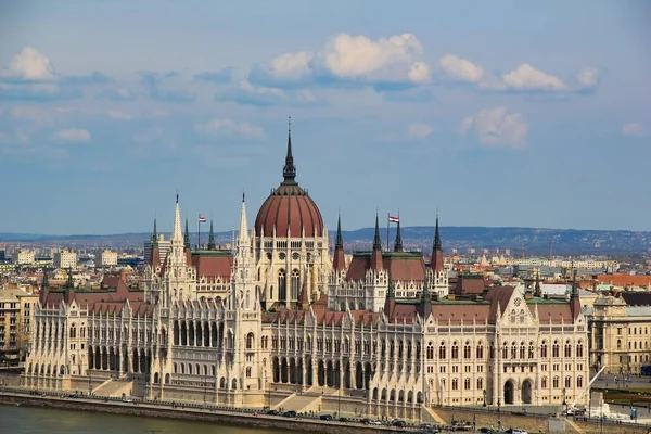Macar Parlament görünümü