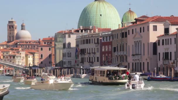 Venedik, İtalya, tekneler geçen — Stok video