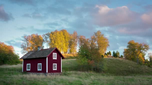 Старый деревянный дом в Швеции — стоковое видео