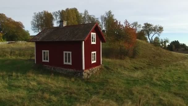 Oude houten huis in Zweden — Stockvideo