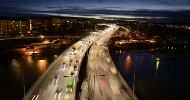 Provoz na dálnici ve Švédsku — Stock video