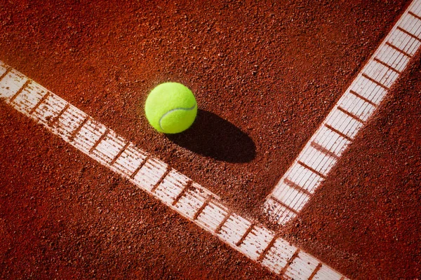테니스장의 테니스 공 — 스톡 사진