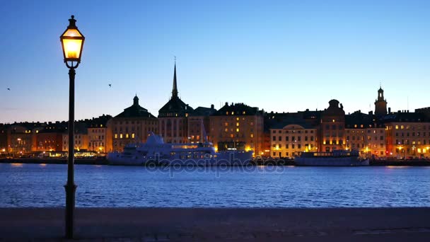 Stockholmer Stadtbild in der Abenddämmerung — Stockvideo