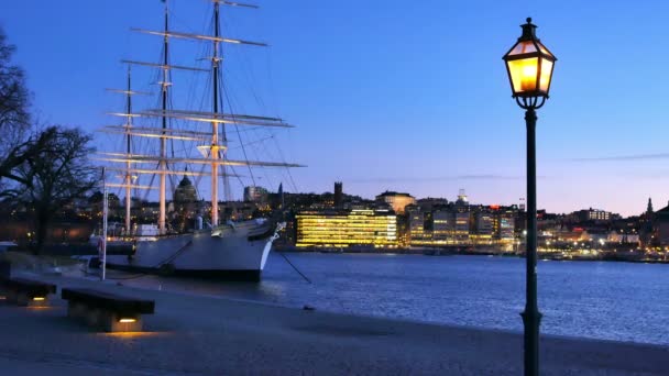Stockholm stadsbild med segla skepp — Stockvideo