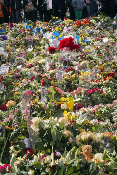 STOCKHOLM, SWEDEN - April 09, 2017:Floral Tributes in Stockholm, — Stock Photo, Image