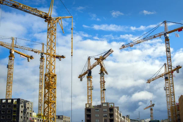 Construction cranes at blue sky — Stock Photo, Image