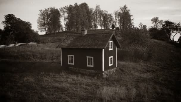 Vecchia casa in legno in Svezia — Video Stock