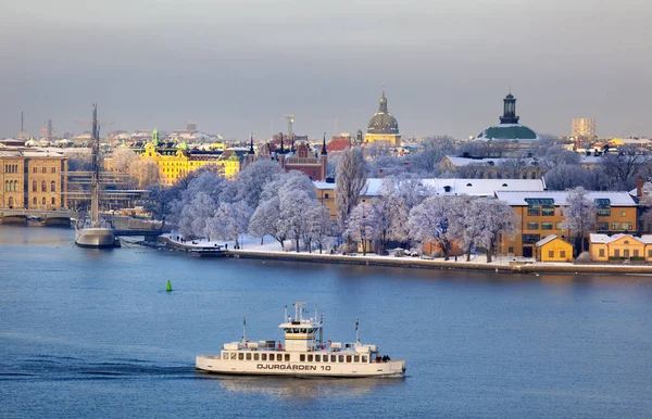 斯德哥尔摩市中心, Skeppsholmen 寒冷的冬日 — 图库照片