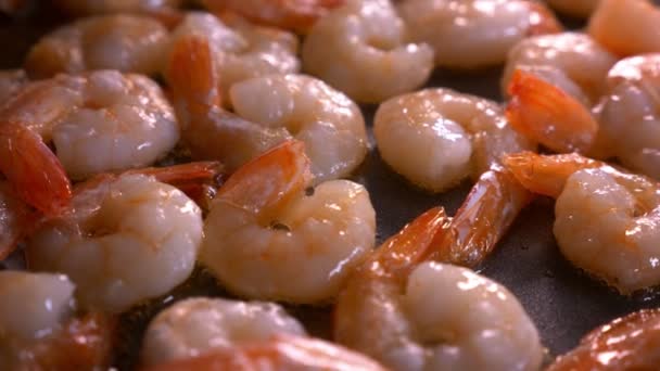 Vue Dessus Des Crevettes Frites Dans Une Casserole — Video