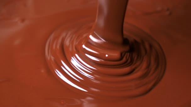 チョコレートの流れを閉じて — ストック動画
