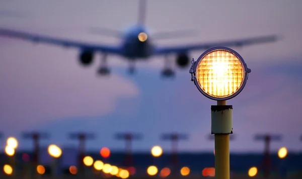 Plane Coming Landing Focus Spotlight — Stock Photo, Image