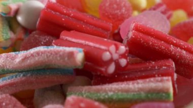 Çeşitli renkli sulu şekerler. 