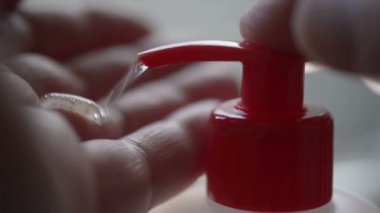 Alkol dezenfektanı ile el yıkamak