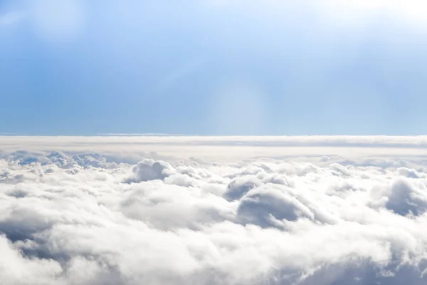 Zonnige dag. Cumulus wolk. — Stockfoto