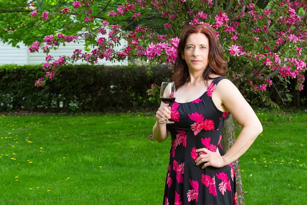 Woman drinking wine — Stock Photo, Image