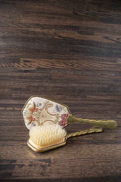 Brosse Cheveux Beauté Vintage Miroir Sur Fond Bois — Photo