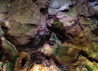 Ledenika mağara görüntülemek