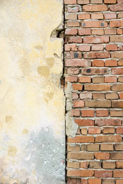 Заброшенная текстура кирпичной стены — стоковое фото