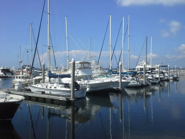 Angedockte Yachten — Stockfoto