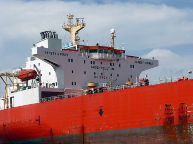 Pensacola bağlantı noktası bir denizaşırı tedarik gemi Close-up demirledi