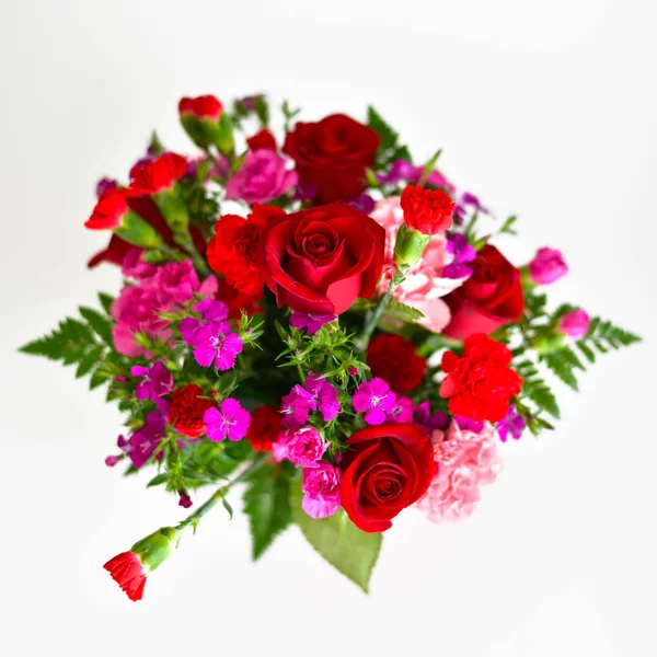 Букет из красных цветов — стоковое фото