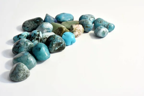 Бирюзовые кристаллы камней — стоковое фото