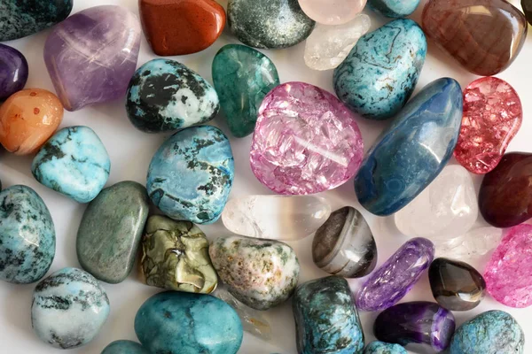 Kameny, barevné krystaly. — Stock fotografie