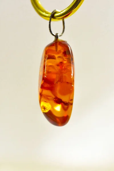 Amber stenen hanger — Stockfoto