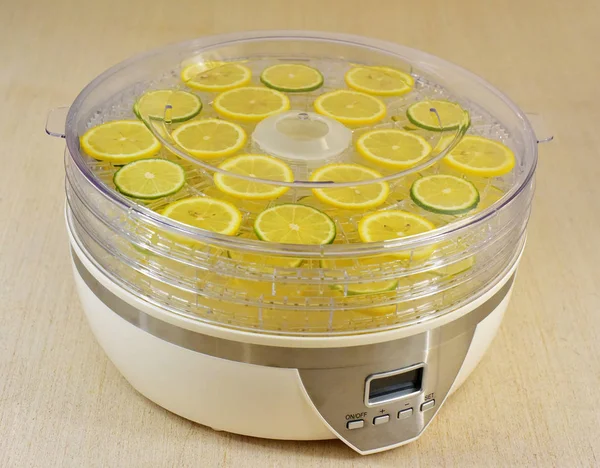 Elektrikli meyve ve sebze kurutma makinesi.