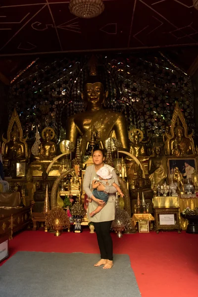 Intérieur du temple Doi Suthep à Chiang Mai, Thaïlande — Photo