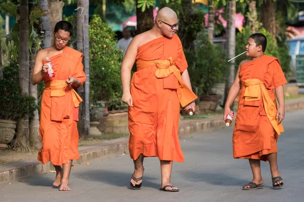 Boeddhistische monniken op Wat Prasing, Chiang Mai, Thailand — Stockfoto