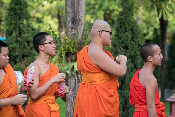와트 Prasing, 치앙마이, 태국에서 불교 승려 로열티 프리 스톡 이미지