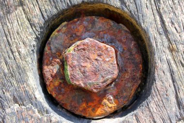 Eski paslı somun ve vida