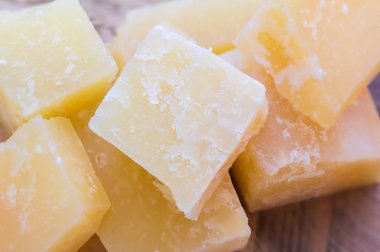 parmesan peynir parçası