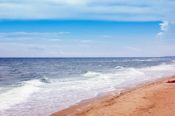 Mare con mare e sabbia — Foto Stock