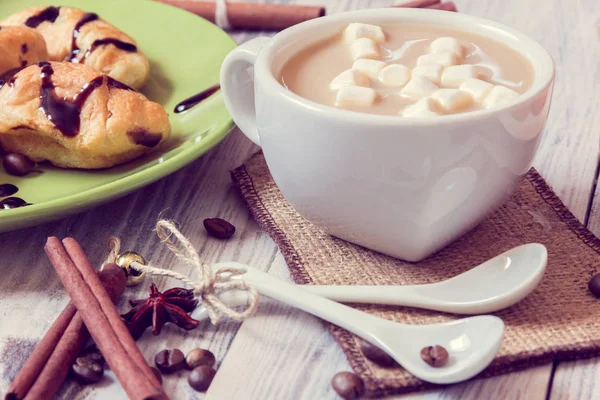 Breakfast of coffee, croissants, cinnamon and anise — Stock Photo, Image