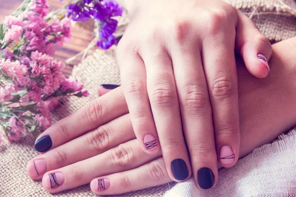 Art  manicure and flowers — Stock Photo, Image