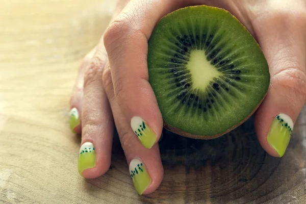 Kiwi kunst manicure — Stockfoto