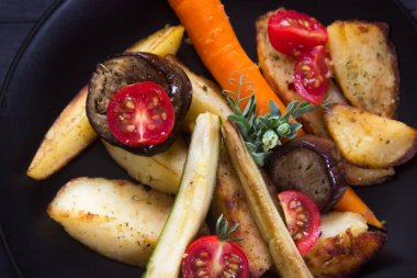 Çeşitli sebze ile plaka