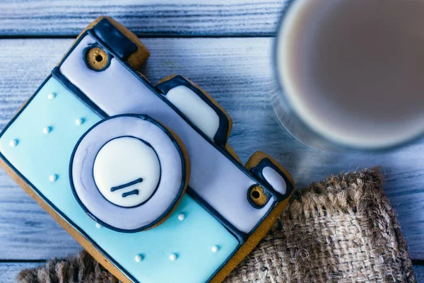 Kunst-cookie in de vorm van de camera en koffie — Stockfoto