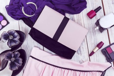 Bayan aksesuarlar kümesi 