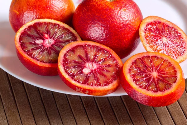 Sicilian oranges in a white plate — Stock Photo, Image