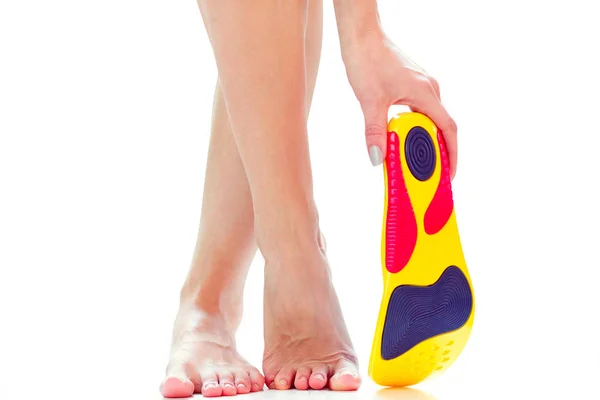 Ortopedi insoles dan kaki perempuan — Stok Foto