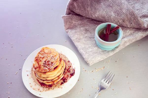 Crêpes saupoudrées de sésame et de thé — Photo