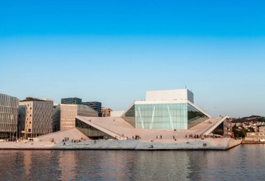 Oslo 'daki beyaz mermer opera binası - 27 Ağustos 2019