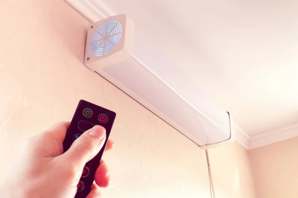 Hand Remote Controlled Includes Bactericidal Air Recirculator Hanging Wall Quartzing 로열티 프리 스톡 사진