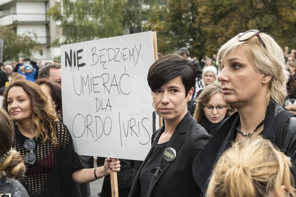 Mujer Black Protesta en Varsovia — Foto de Stock