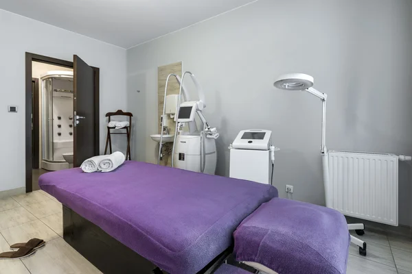 Interno sala massaggi nel centro benessere — Foto Stock