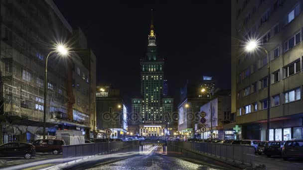 El Palacio de Cultura y Ciencia de Varsovia por la noche timelapse — Vídeos de Stock